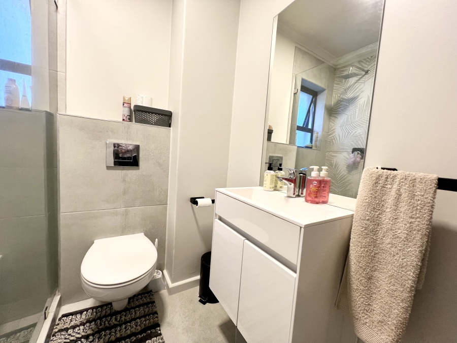 1 Bedroom Property for Sale in Table View Western Cape